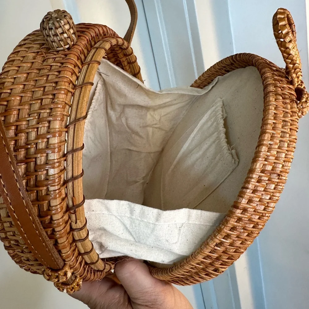 NEW Round Rattan Bali Front Floral Bow Crossbody Leather Strap Crossbody Bag